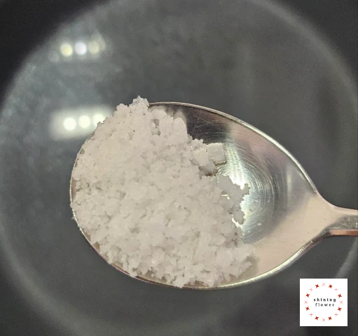 시금치나물-냄비에 물 붓고 소금 반수저 넣기