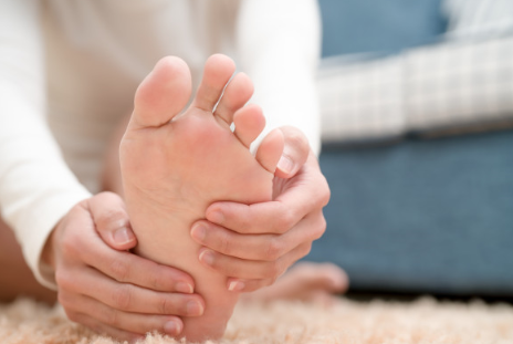 발바닥 통증의 주요 원인