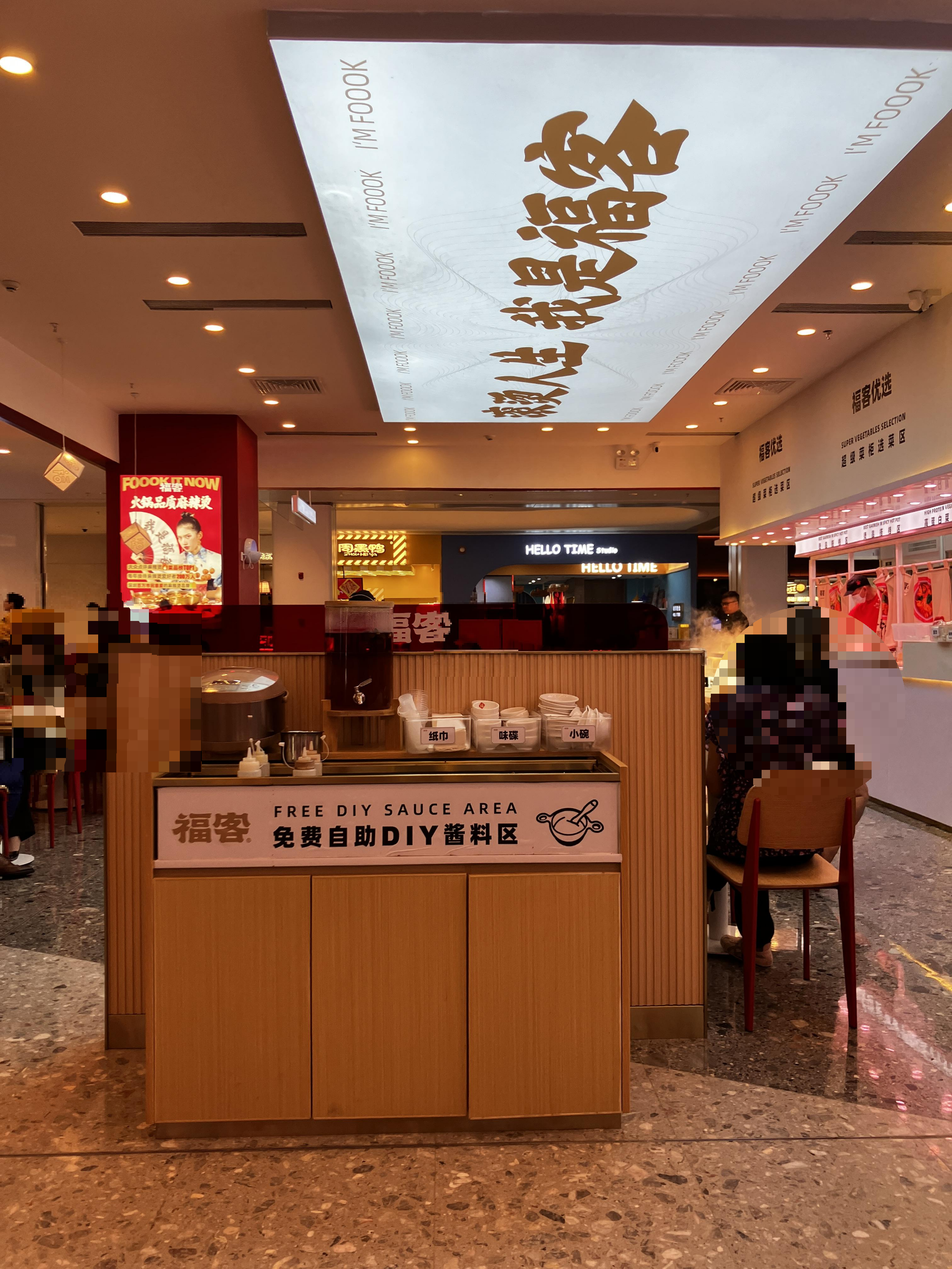 반찬같은것들 간단한 것들과 밥을 가져다 드실 수 있는 곳