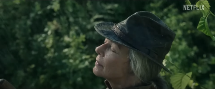 넷플릭스lou_눈을감고빛을향해고개를들고있는루