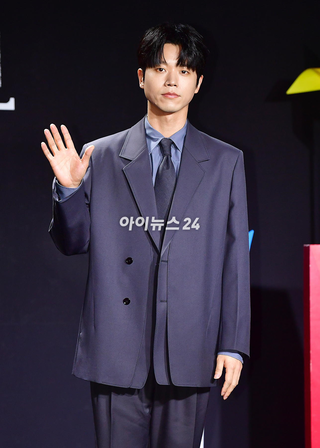 배우 전성우가 19일 오후 서울 용산구 몬드리안 서울 이태원에서 열린 넷플릭스 시리즈 '종말의 바보' 제작발표회에서 포토타임을 갖고 있다. [사진=곽영래 기자]