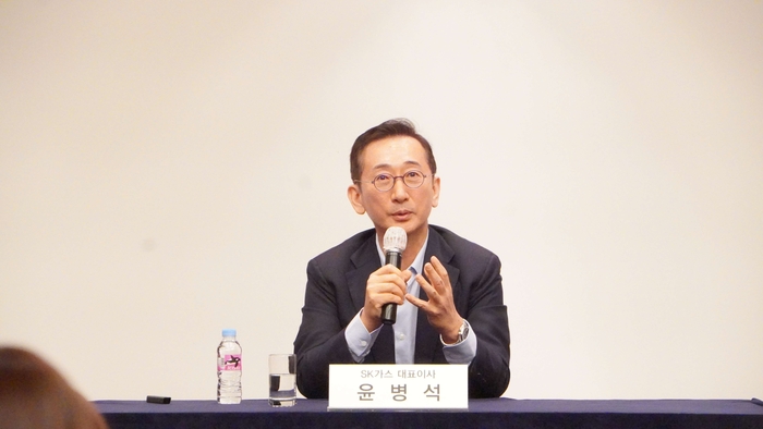 윤병석 SK가스 사장이 26일 울산 롯데호텔에서 울산 GPS가 구현할 SK가스의 파이낸셜 스토리에 대해 직접 설명했다.