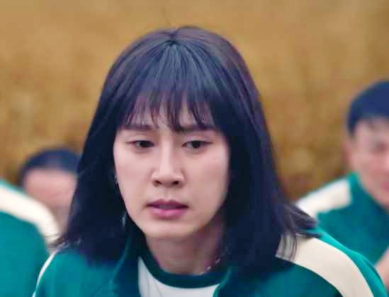 오징어게임-시즌2-참가자-현주-게임하는-장면