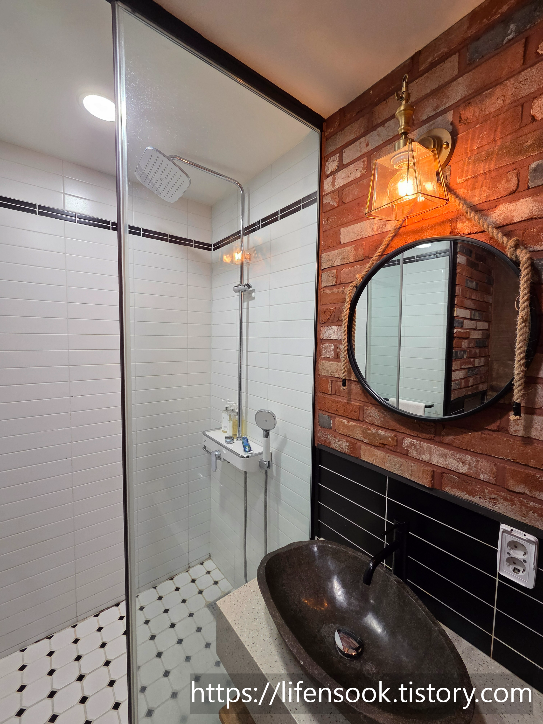 스노클비치 호텔 스탠다드룸 욕실 1