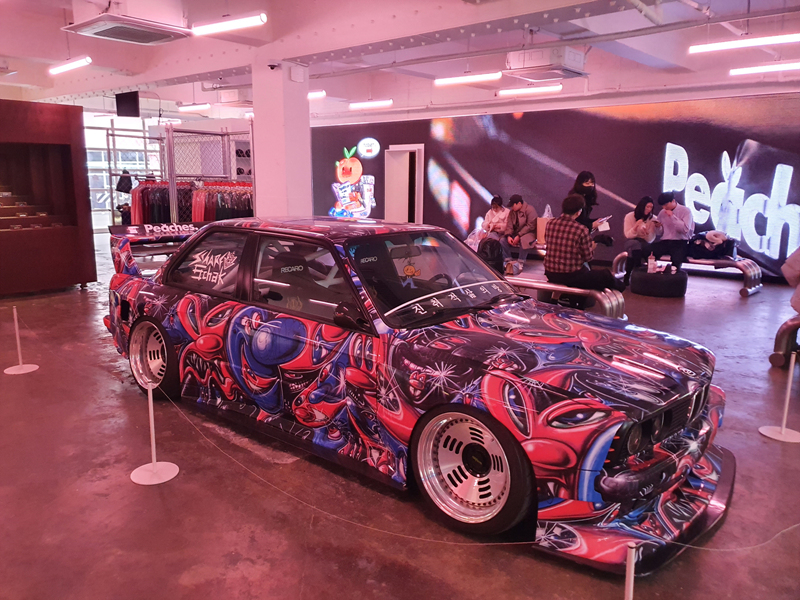 매장에-전시된-차