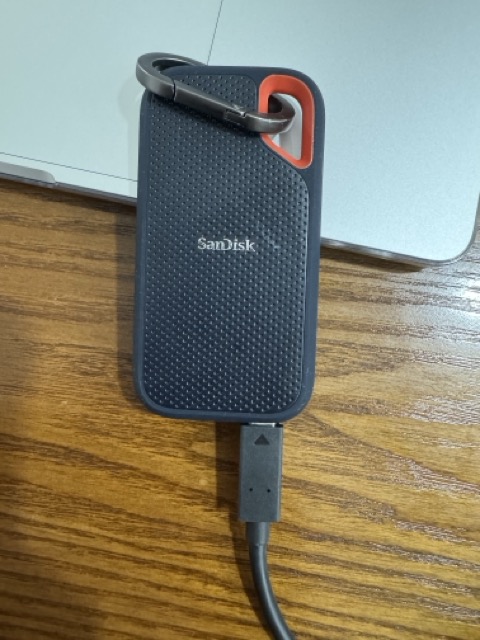 맥북 필수 악세사리