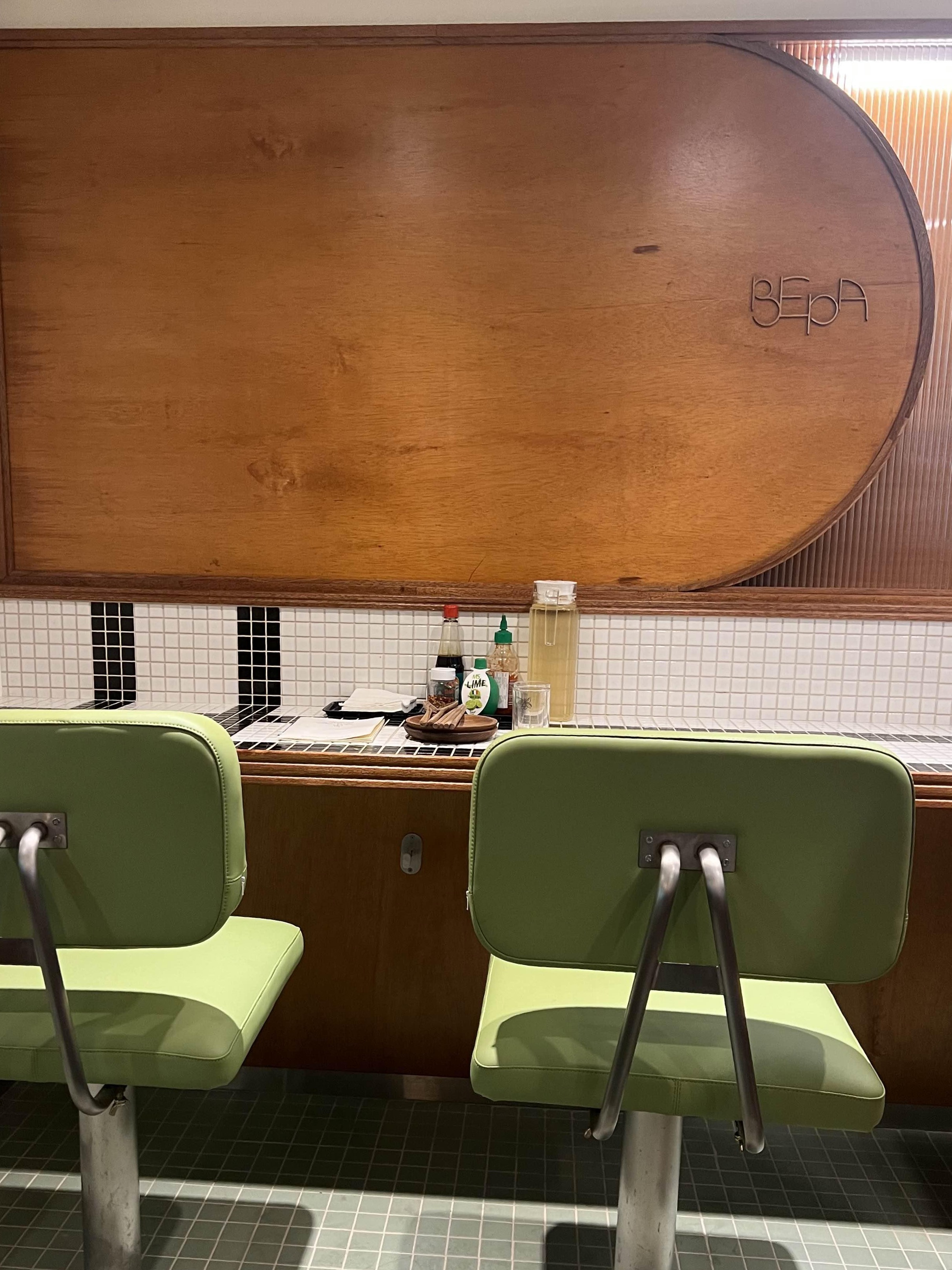 뚝섬 비파서울 바 좌석 다찌자리 오픈키친을 바라보며