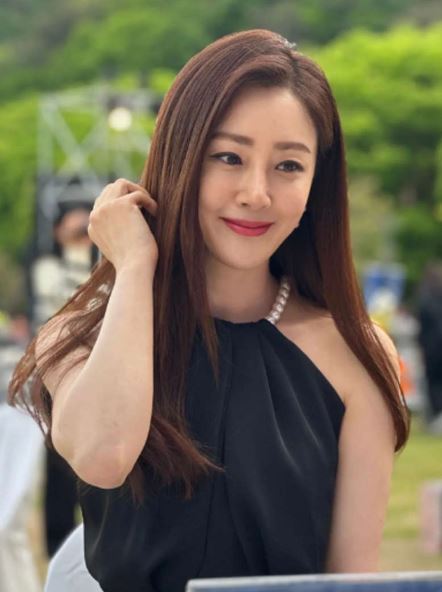 오나라 블랙드레스