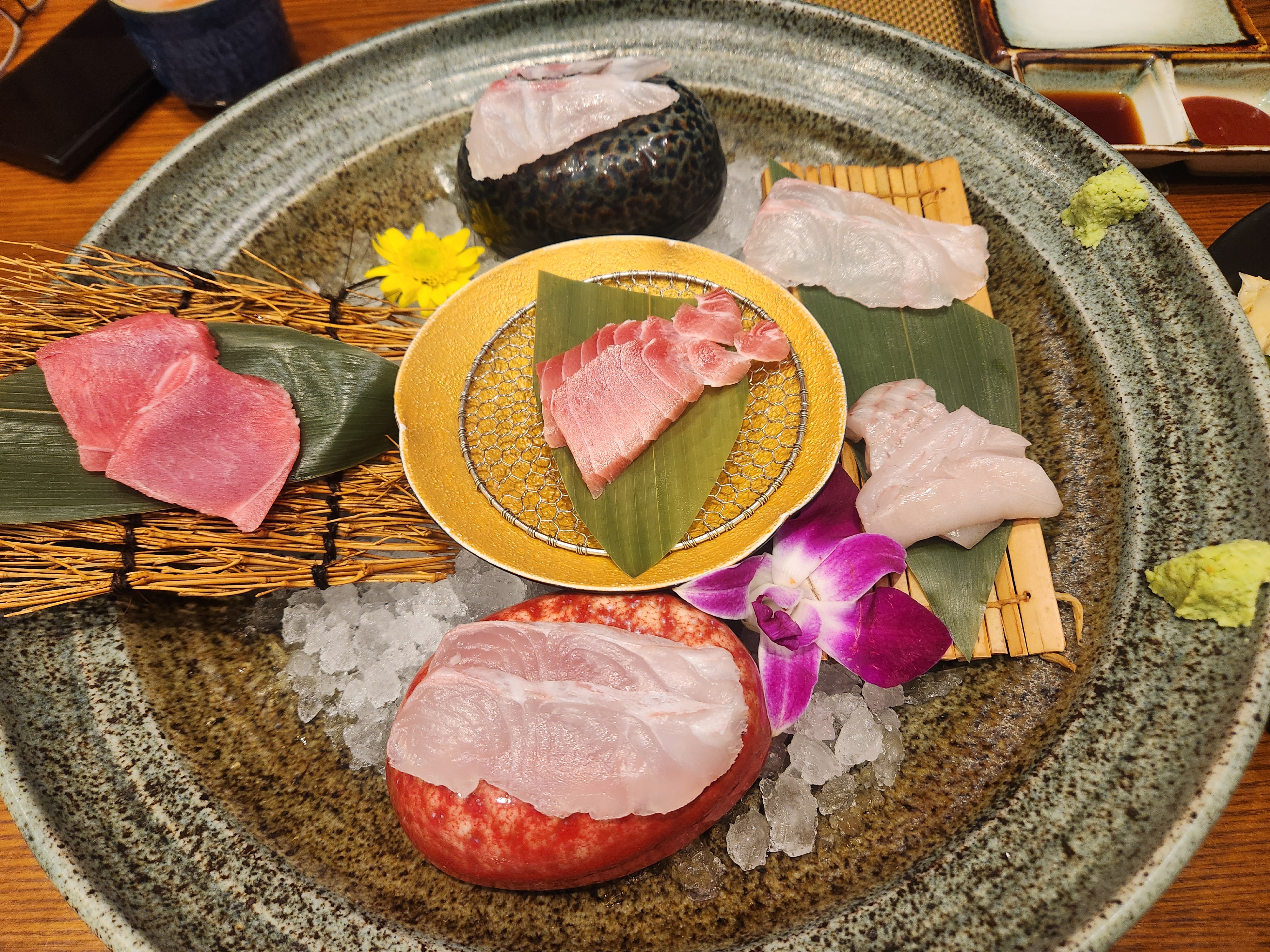 가매일식 점심 코스, 숙성회를 담은 사시미 플래터 전경