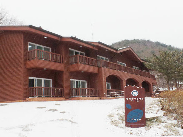 용현자연휴양림 입구 전경