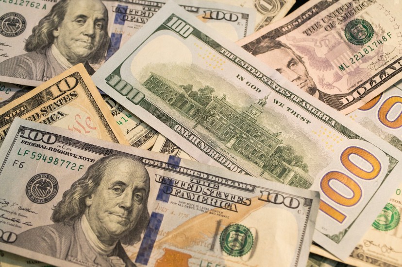 100 dollar bills