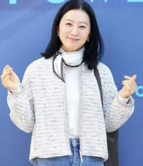 배우-김희애-사진