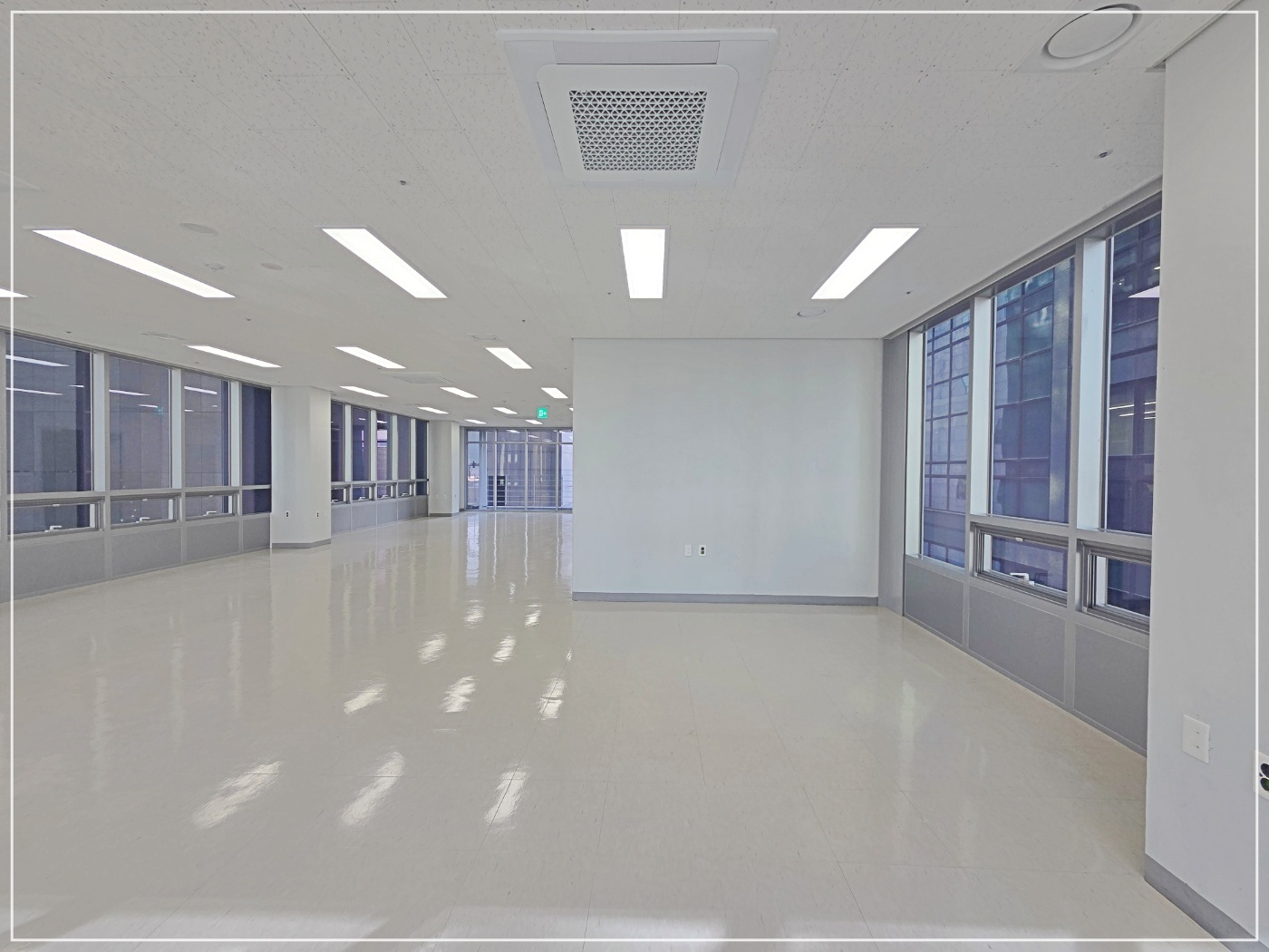 사무실 인테리어 공사 가능 범위를 보여주는 내부 사진