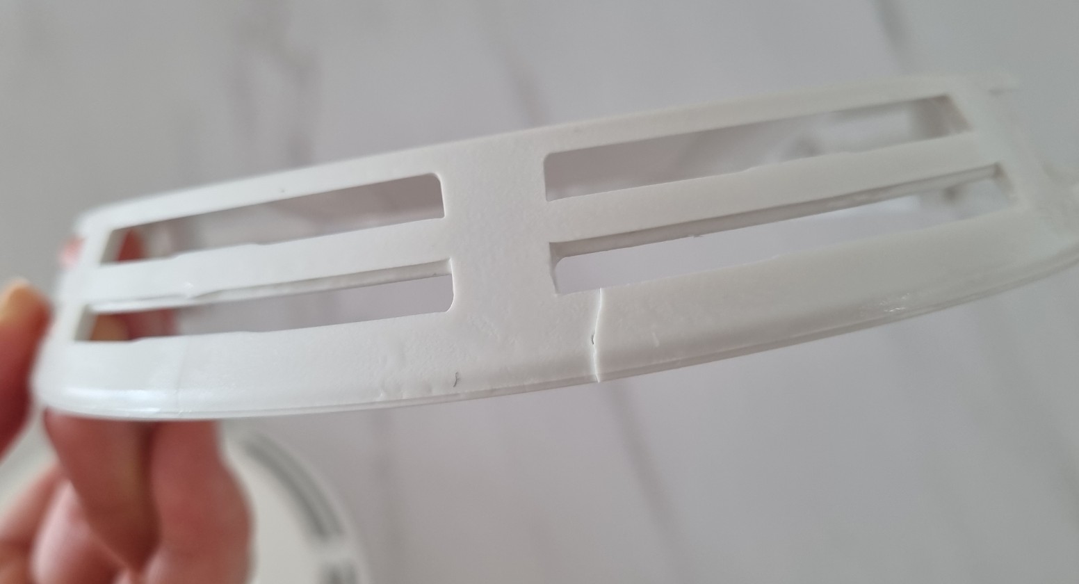 갈라진환기구뚜껑