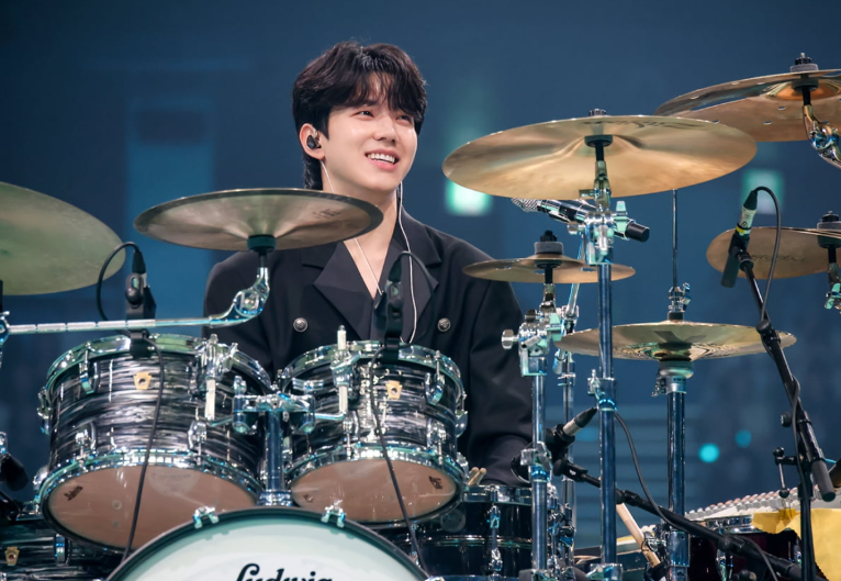 밴드 데이식스 드러머 도운 프로필 사진