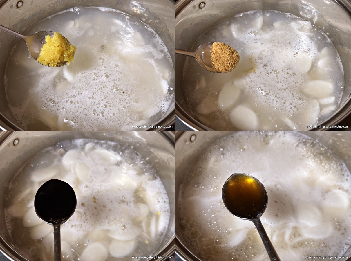 끓고 있는 떡국에 다시다 1/2T, 간장 2T, 참치액 1T, 다진 마늘 1/2T을 넣는 사진