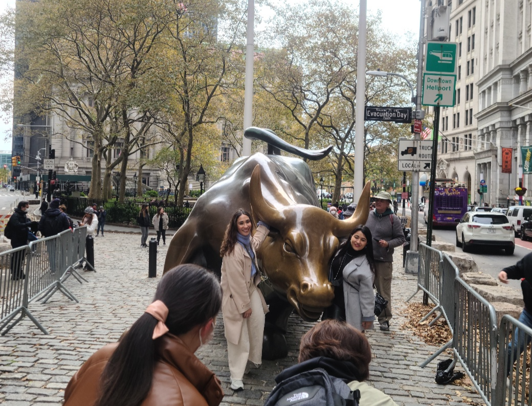 미국 뉴욕 맨해튼 월스트리트 상징 돌진하는 황소(Charging Bull) 대표이미지
