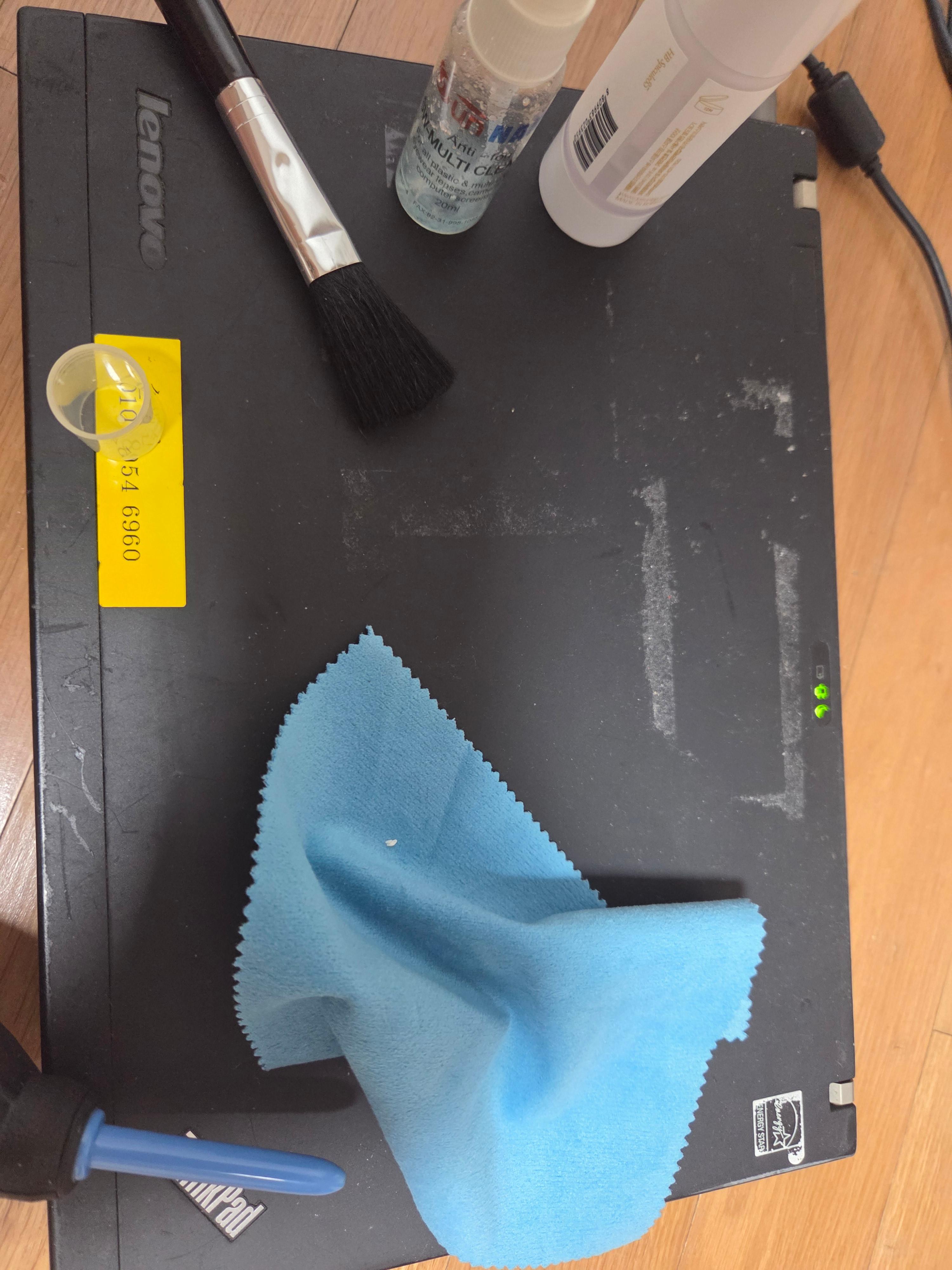 레노버 씽크패드 X200 T400 윈도우 XP 외관 복원, 끈적이는 우레탄 코팅 제거와 세척