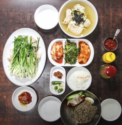 핸썸가이즈 신당동 약수역 만포막국수 이북식 찜닭 만두전골 맛집 위치 후기