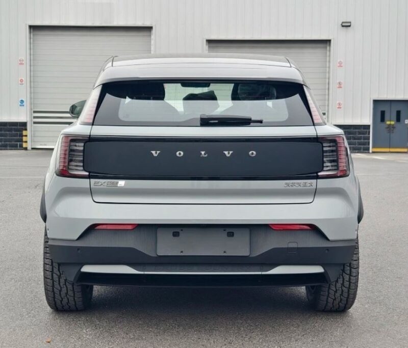 볼보 중국산 EX30 크로스 컨트리