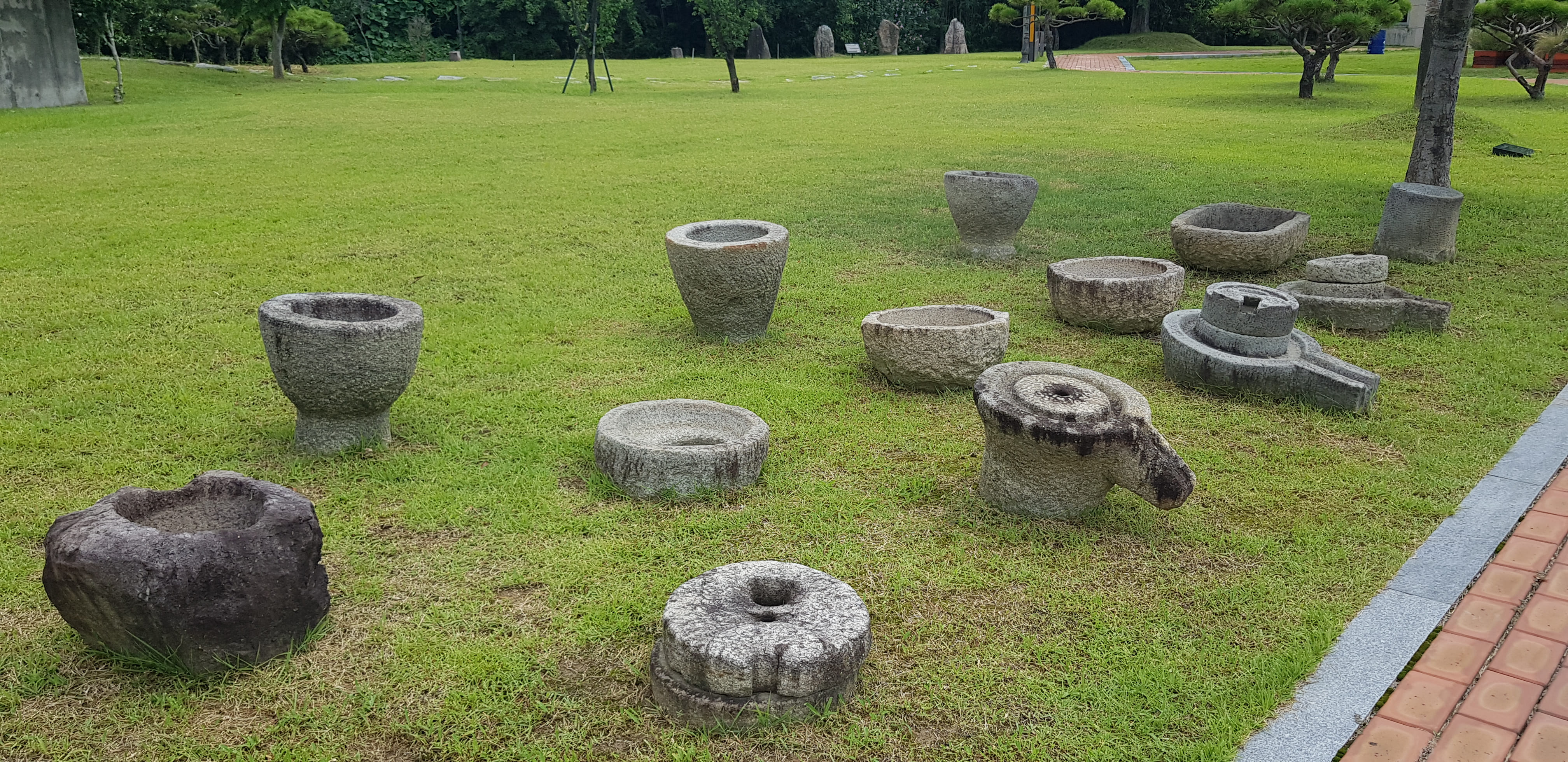 절구, 학독, 맷돌