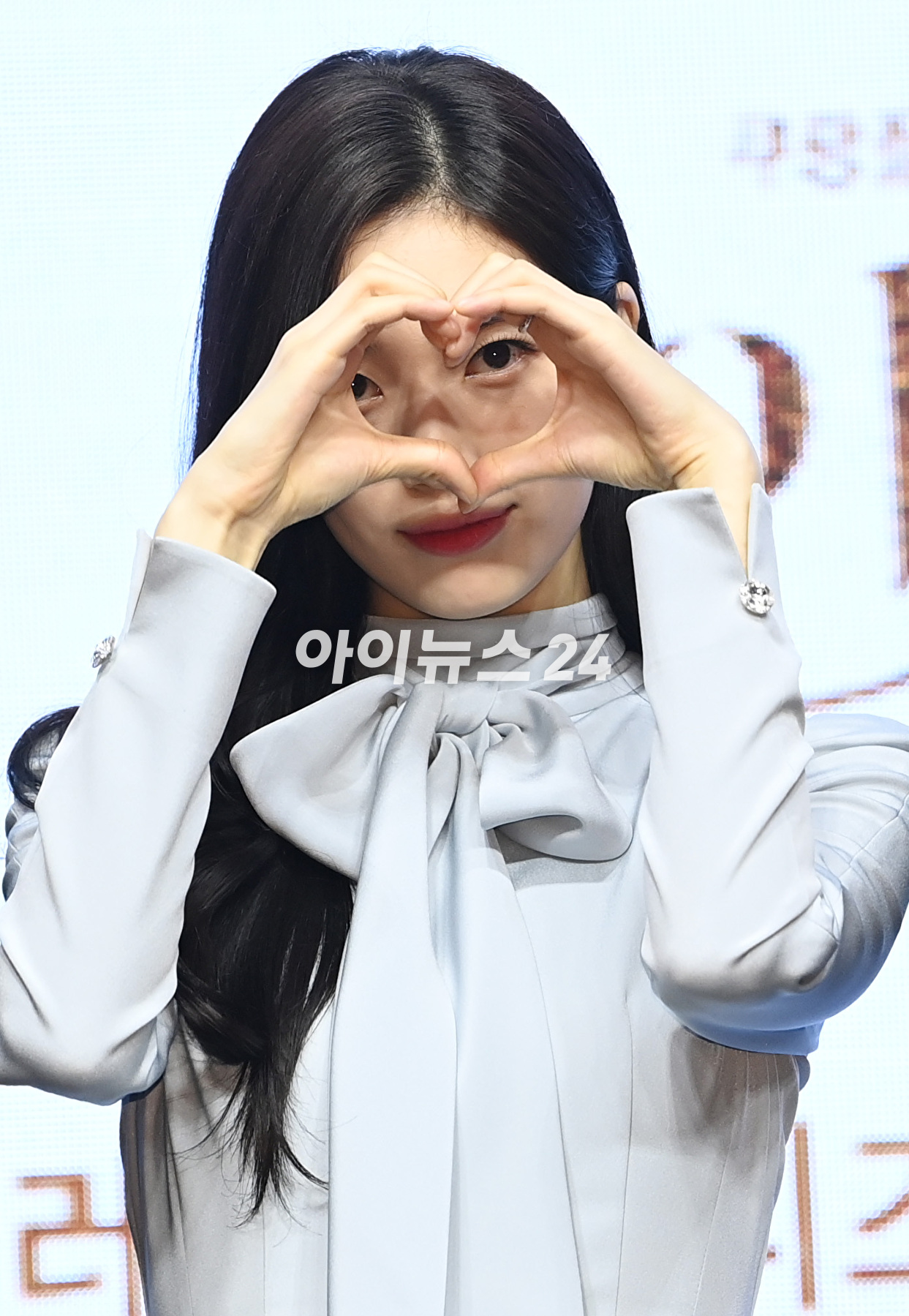 배우 수지가 21일 오전 여의도 콘래드서울에서 열린 쿠팡플레이 시리즈 '안나' 제작발표회에 참석해 포토타임을 갖고 있다. [사진=정소희 기자]