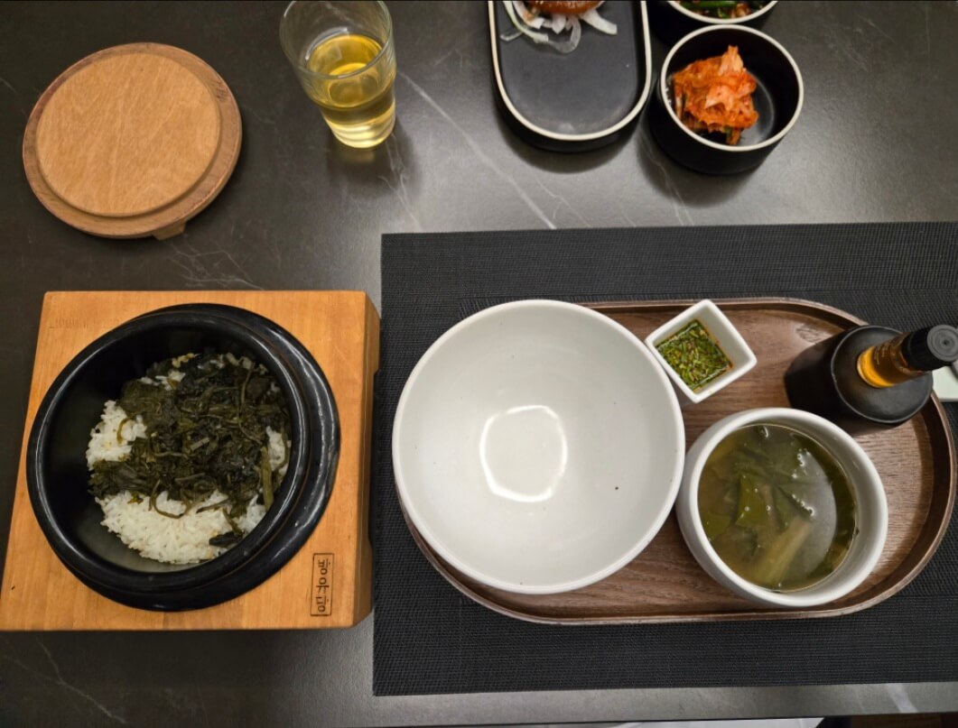 들기름 계절나물 솥밥