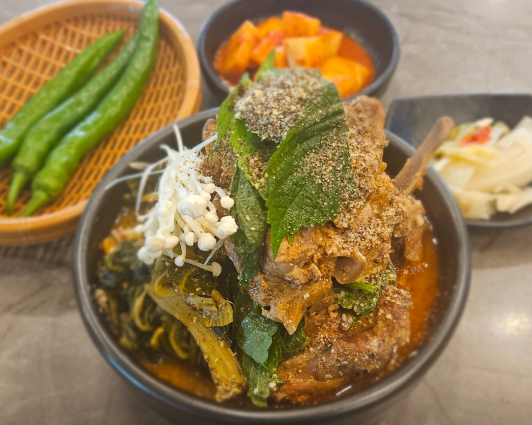 국내산 뼈해장국 7,000원