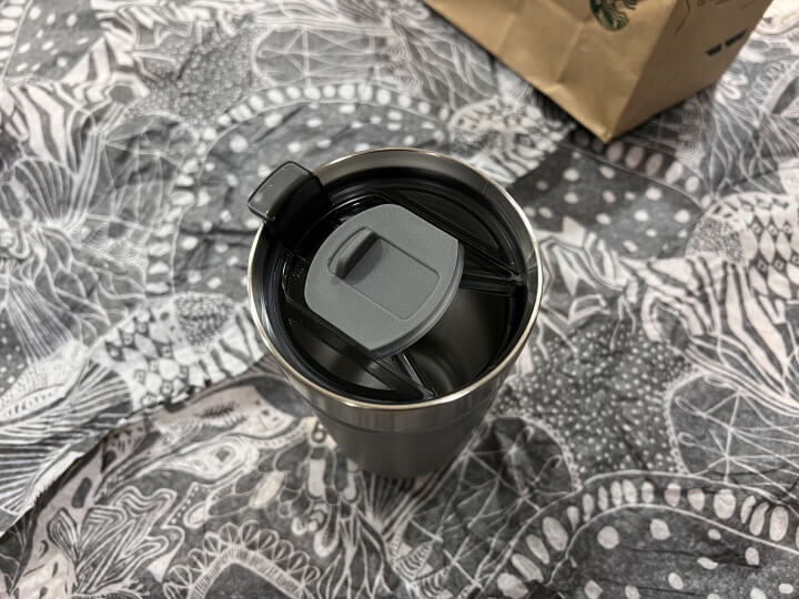 텀블러 뚜껑 사진