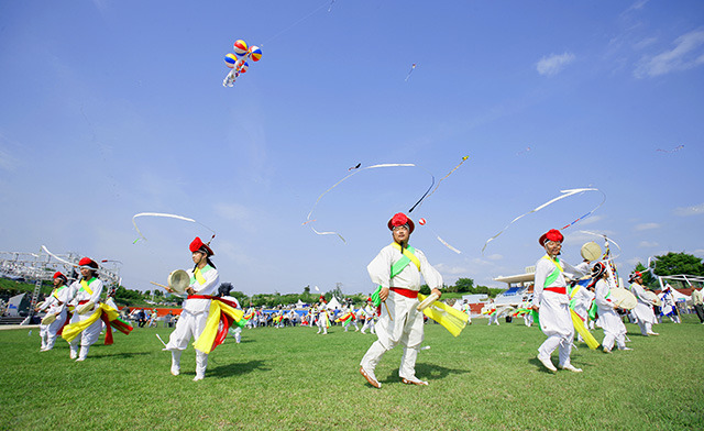 사천시 삼천포항 자연산 전어 완벽 가이드 &amp;#124; 2025년 여름 축제와 맛집 총정리
