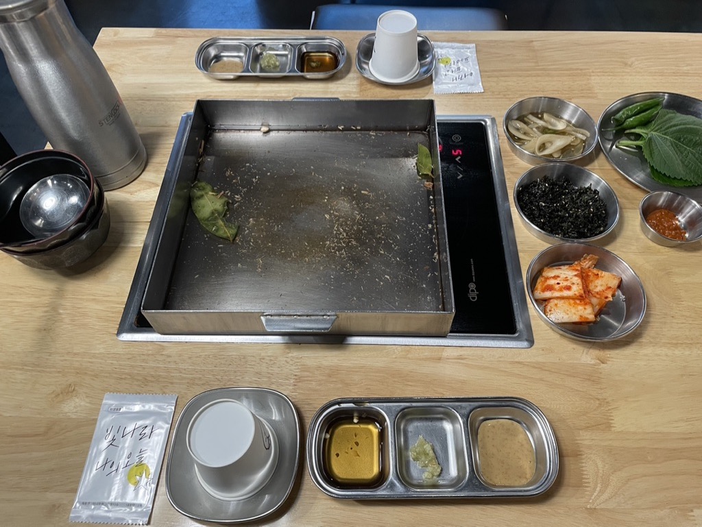 방이편백 육분삼십 기본 상차림