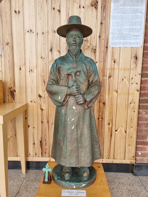 대구 비산성당에 있는 이윤일 요한 성인 동상입니다.