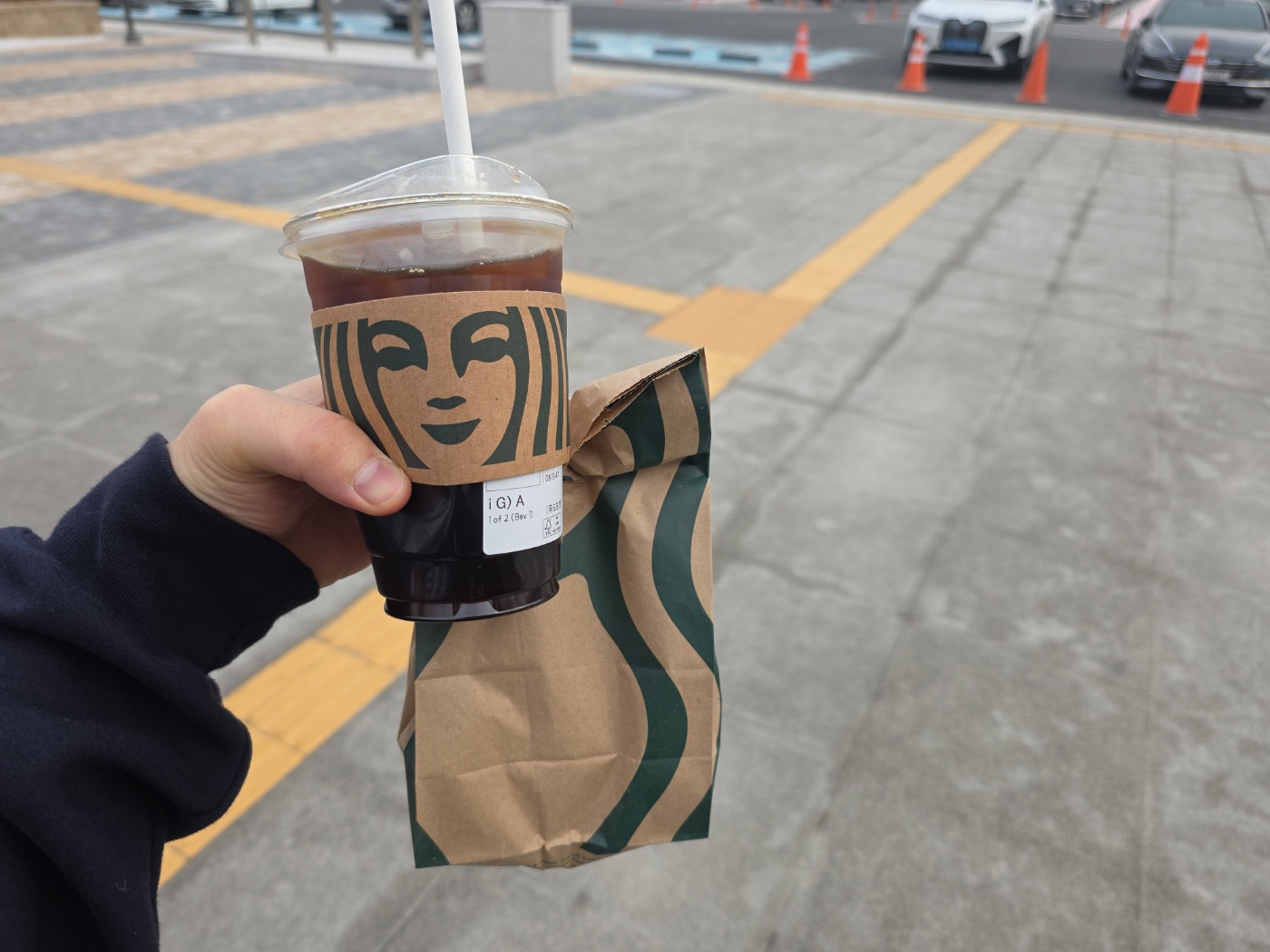 아메리카노와 샌드위치 포장샷