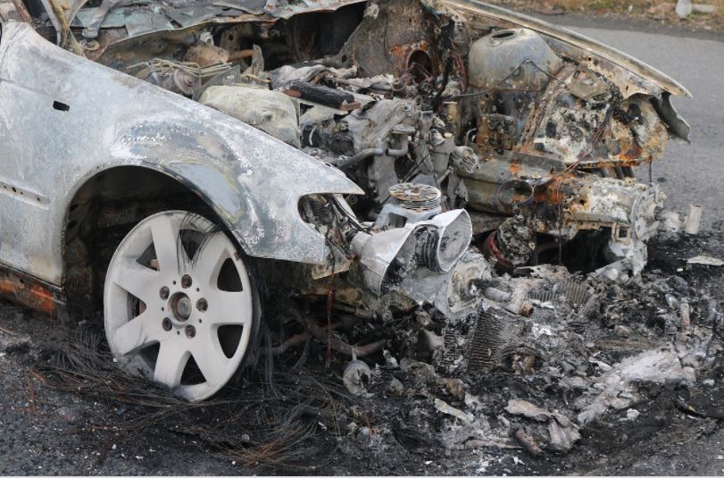 자동차 사고가 난 모습입니다