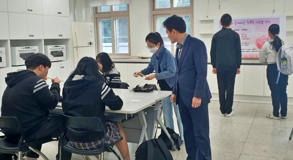 신당중, 시(詩)와 함께 하는 &lsquo;행복한 아침밥 먹기&rsquo;