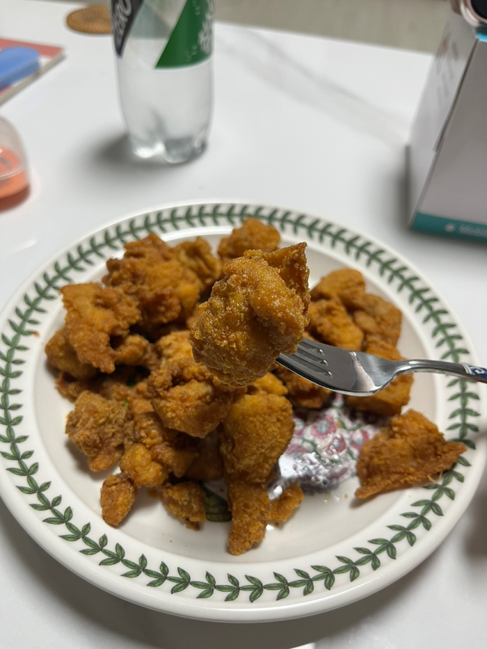 조리된 슈넬치킨과 칠성사이다 제로 2