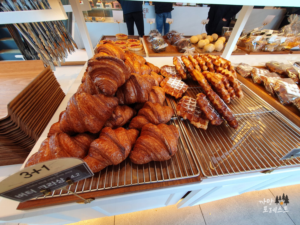 M베이커리 카페 빵