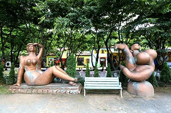 청도 프로방스 빛축제에서는 산타마을 빛축제도 함께 열립니다.