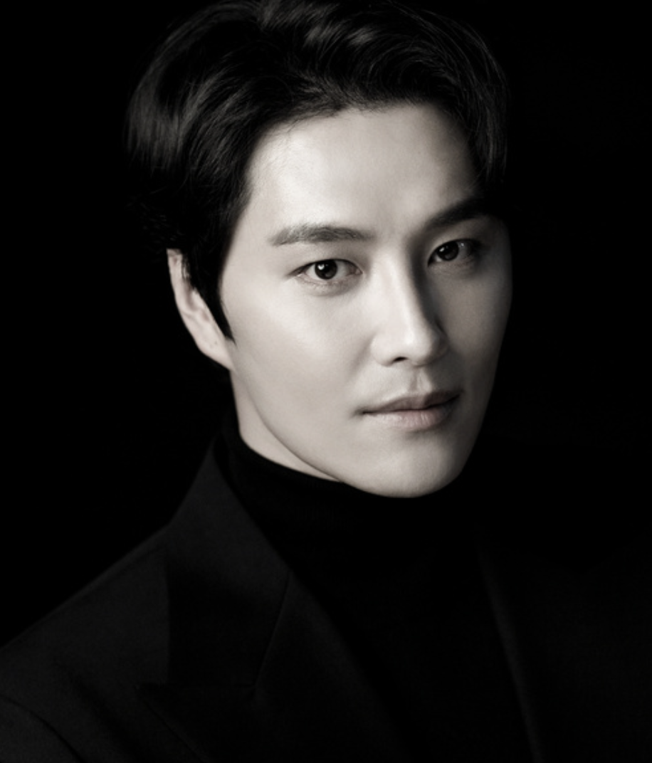 민우혁 프로필 화보