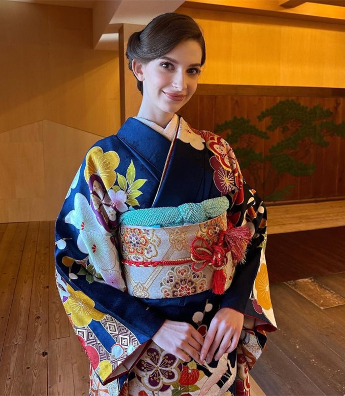 일본 미스재팬, 유부남 의사와 불륜