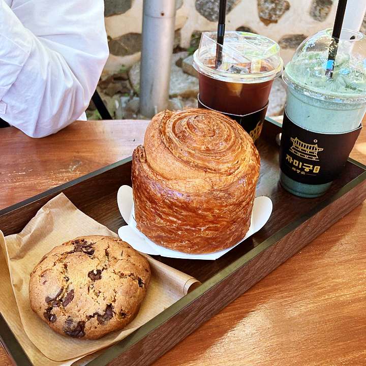 인천 원당동 맛집 추천 생방송투데이 도심 속 한옥 베이커리 디저트 까페 눈 맞춤 금지! 보는 순간 못 먹는 빵 천연 발효종 메론빵 거북이빵 오늘방송 빵 플레이스