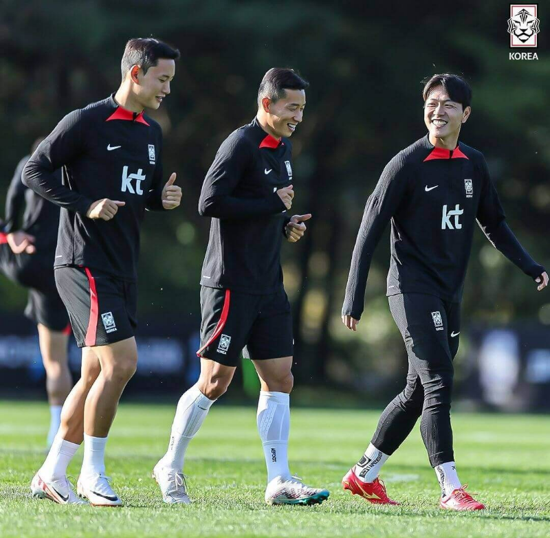 훈련중인-축구-선수들