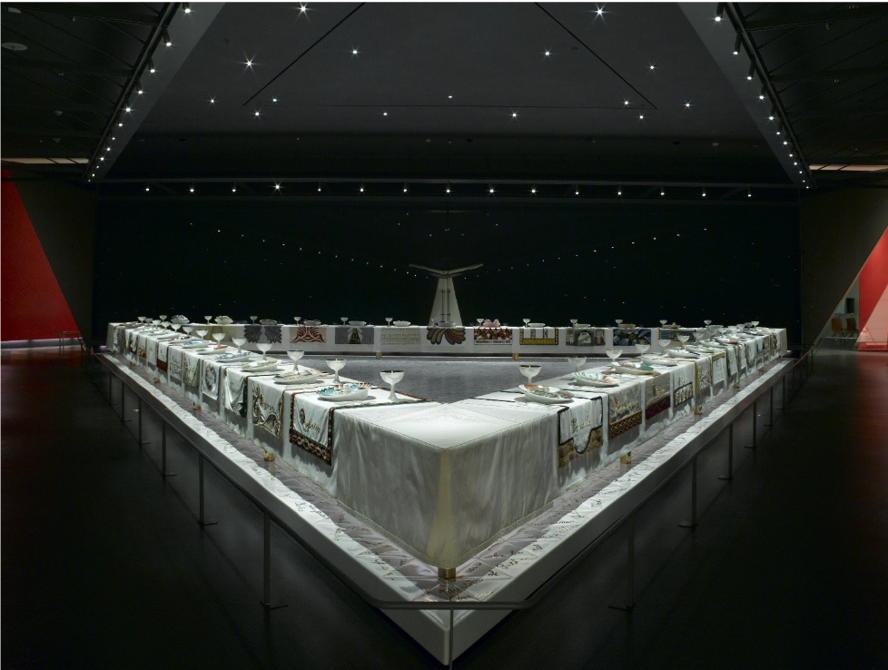 페미니즘 미술 - 주디 시카고의 디너파티의 상징성과 유산