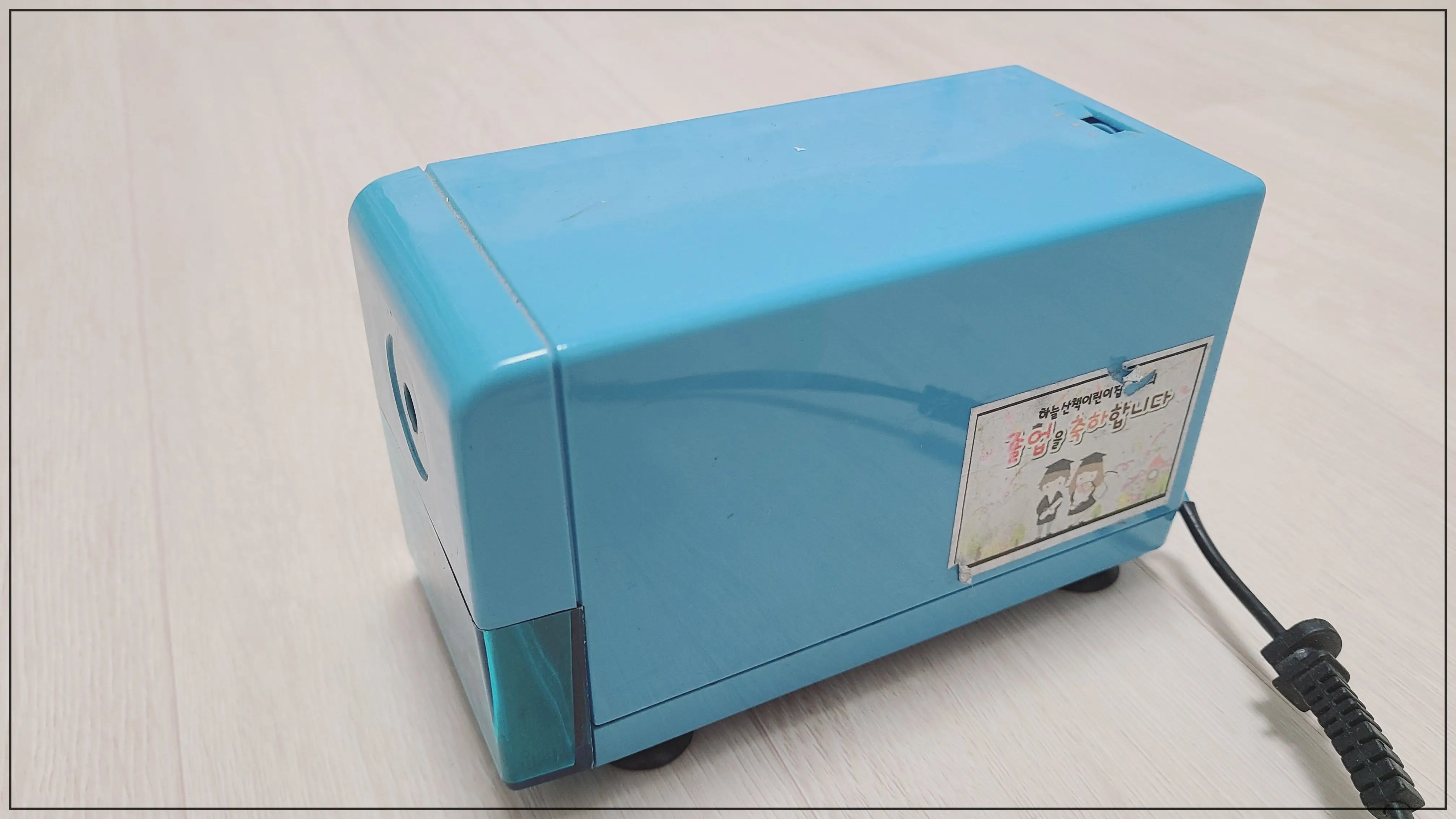 티티-자동-연필깎이 옆면