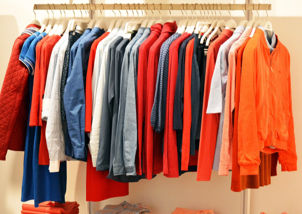 빨강&amp;#44; 주황&amp;#44; 파랑 색 등의 옷