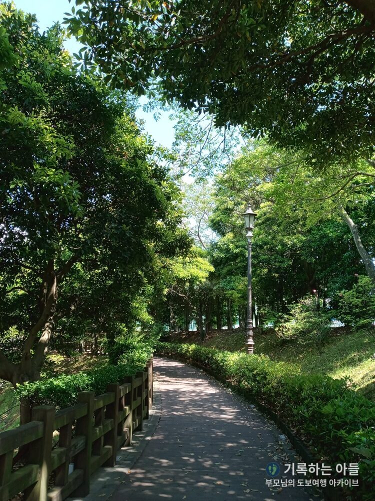 걸매생태공원 나무 그늘 산책로