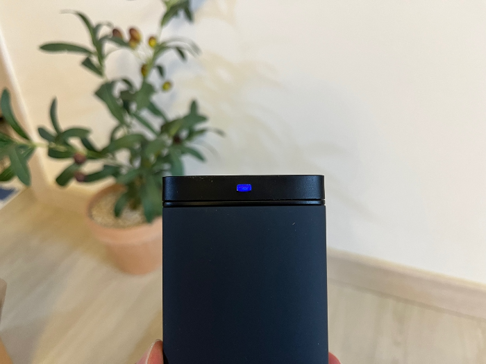 살균기 전원 및 건전지 장착 모습