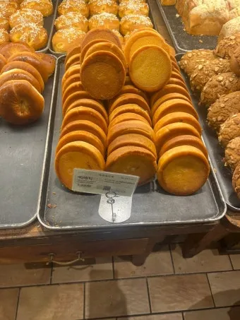 성심당 빵 추천 망고시루가 아닌 망고롤 맛은 어떨까_13