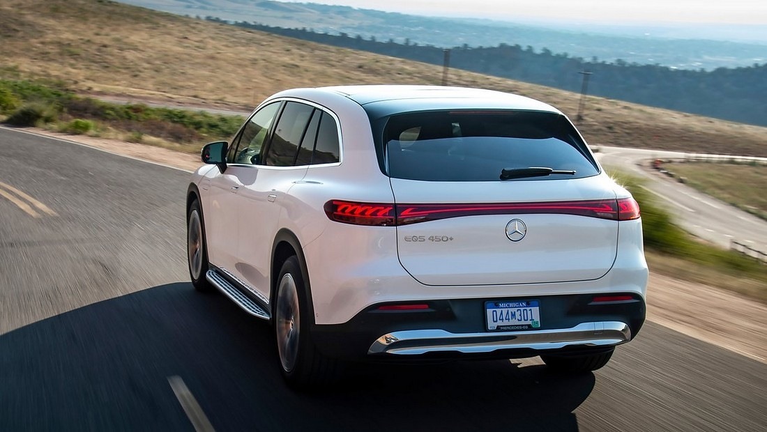 벤츠 EQS 차량 외관 후면 사진