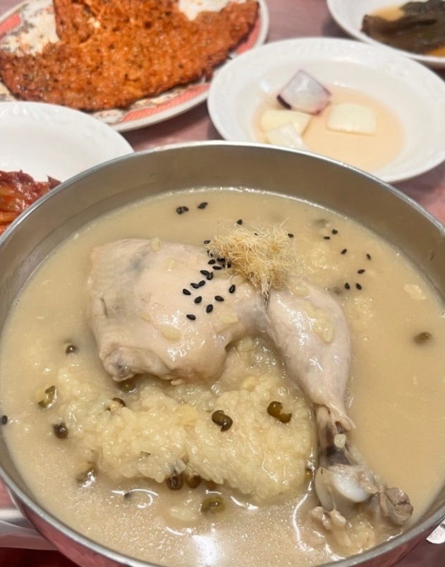 청송-닭백숙-닭불고기-원조신촌식당